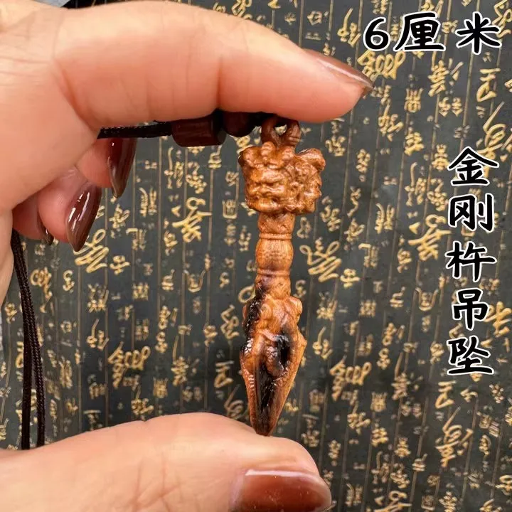 Colgante de diamante de mancha Puma tallado de tres caras, mortero de dión, mortero de diamante de madera con greve de relámpago antiguo