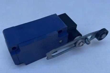 

Абсолютно новый оригинальный индуктивный датчик приближения XCKS141H29 XCKS131H29. В наличии. Быстрая доставка.