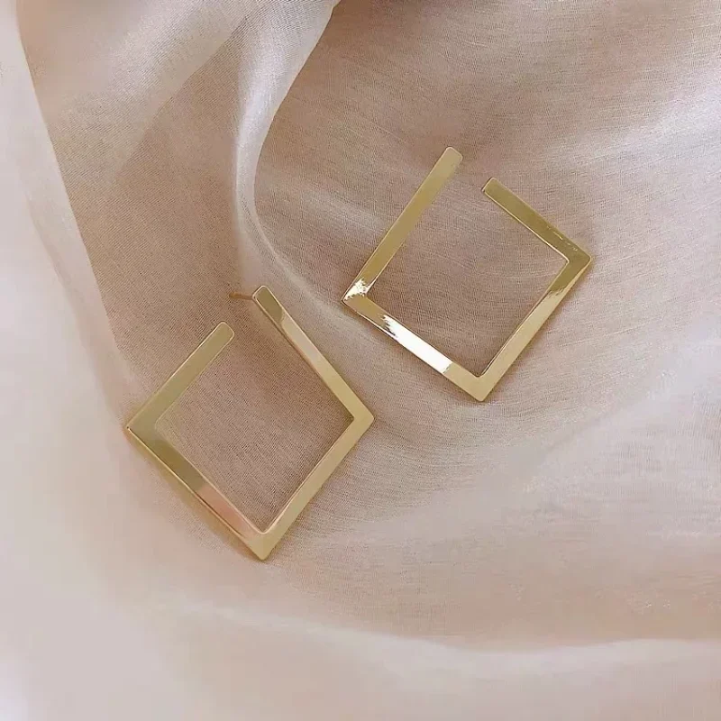 Retro Gold Color Square Irregular Stud Earrings New Minimalist Exaggerated Metal Geometric Earring for Women Fashion Accessories