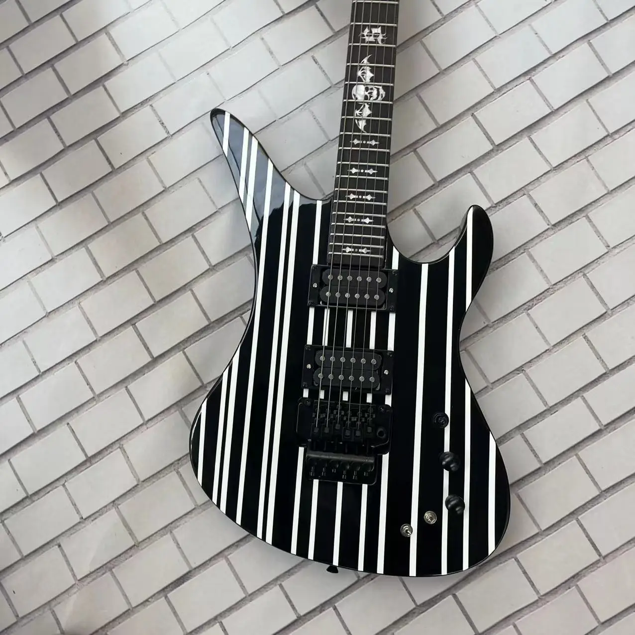 Bullhorn style 6-string integrated electric guitar, black body with white stripes, high gloss, rose wood fingerboard, maple wood