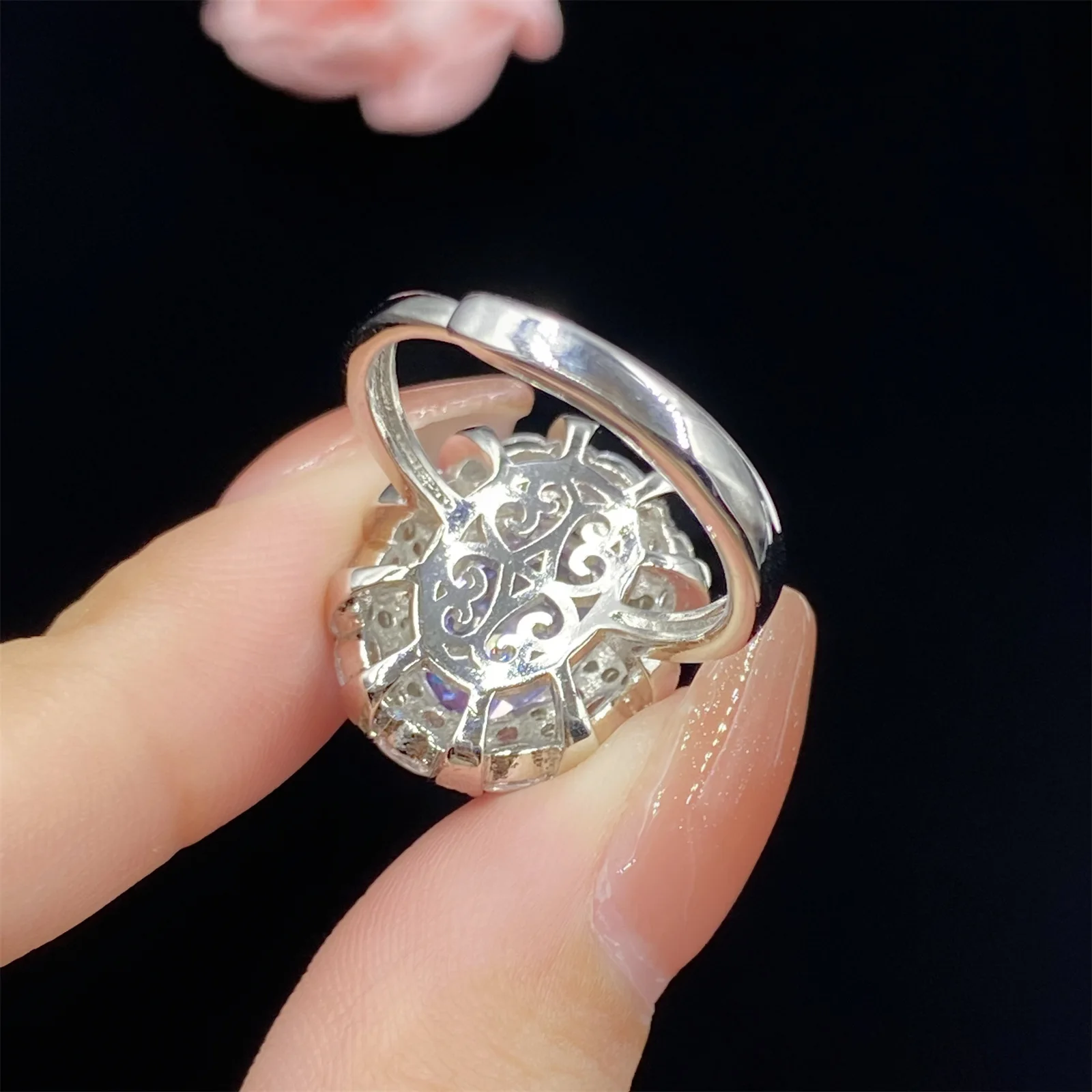 ดอกไม้น้ำแข็งเลียนแบบอเมทิสต์สีม่วงประกายระยิบระยับแหวนปรับขนาดได้เพทายรูปไข่เครื่องประดับเสน่ห์ของผู้หญิง