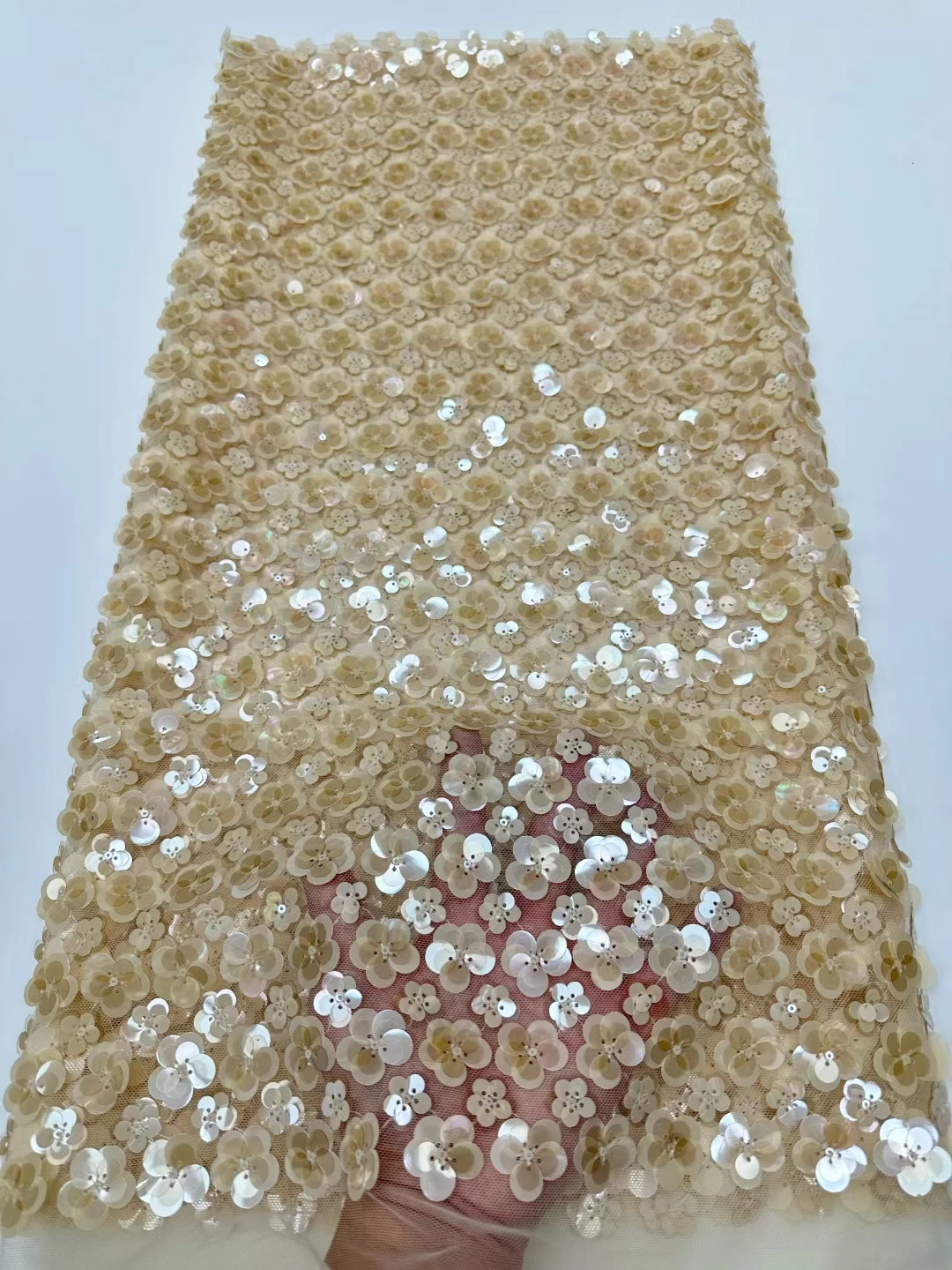 

Luxury Fashion French Embroidery Beaded Tulle Lace Fabric High Quality African Nigerian big Sequin Lace Fabric for Wedding Dress
