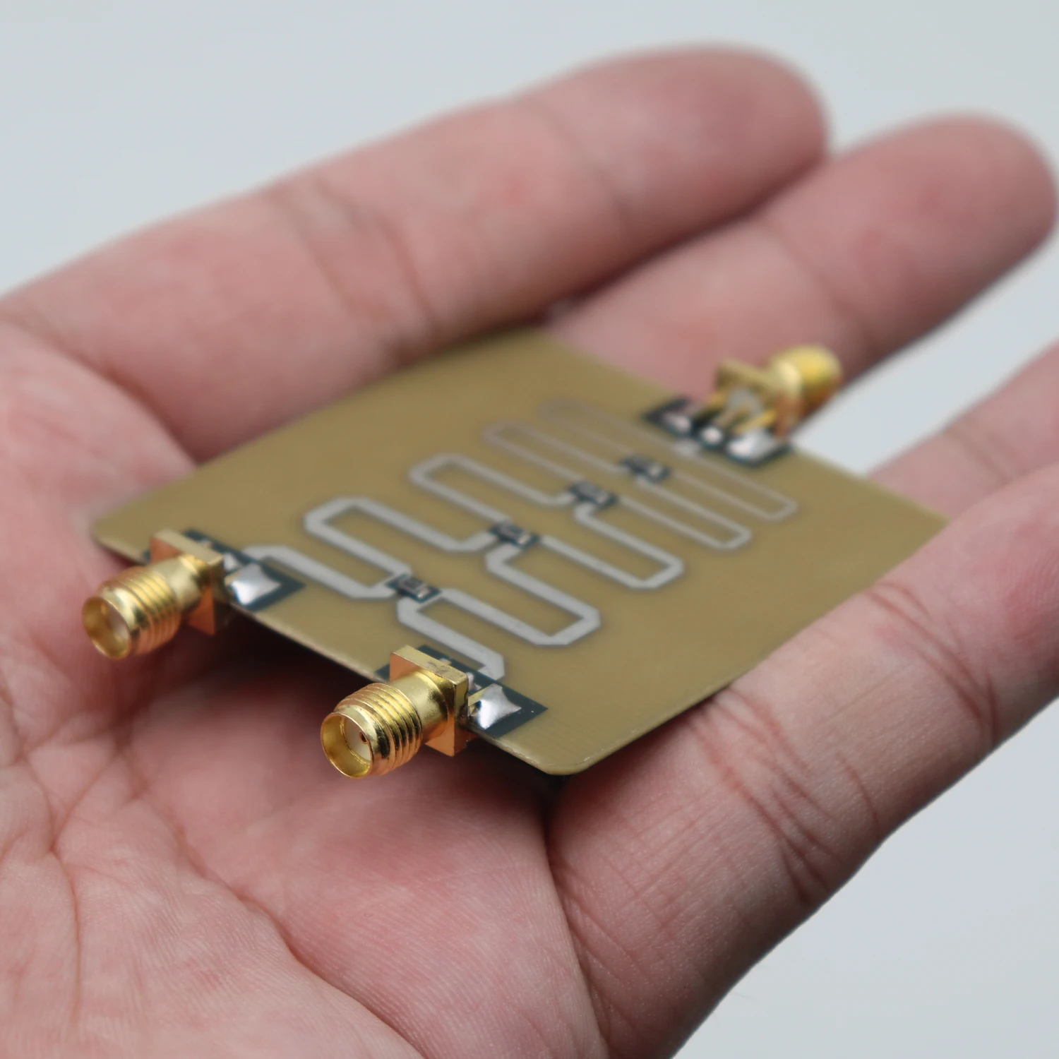 500-2500MHz SMA Wilkinson Power Divider 1to2 RF Splitter Combiner for Wireless Communication 868MHz 915MHz 2.4GHz System