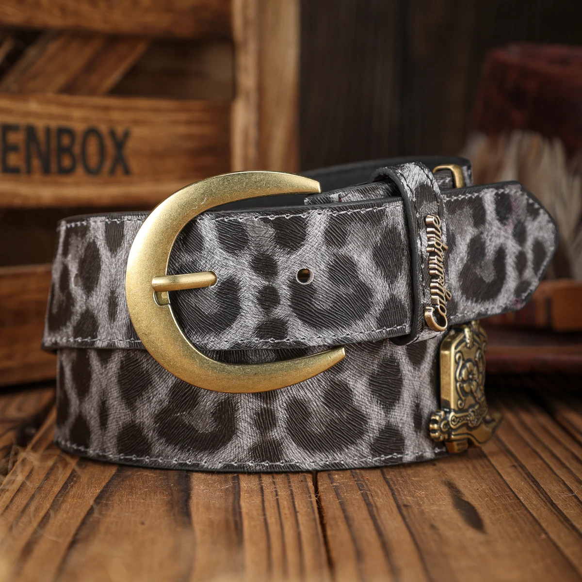 A PU Belt Suitable for Both Men and Women, Combining the Style of Western Denim and Retro, Is Perfect for Daily Casual Outings