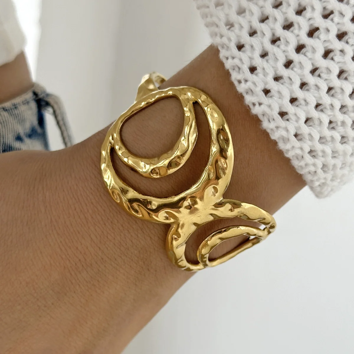 Pulseras redondas huecas de acero inoxidable exageradas para mujeres y hombres, brazaletes con apertura geométrica gruesa Vintage, joyería de fiesta de moda