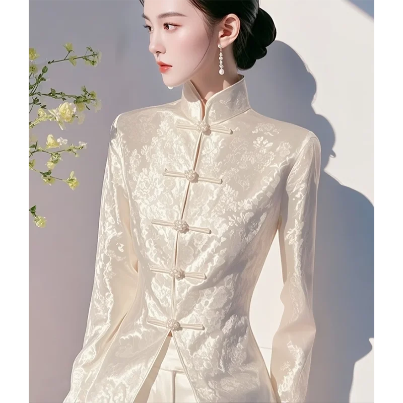 جديد النمط الصيني الوطني الجاكار الساتان قميص المرأة 2025 ربيع جديد نموذج مزاجه قمة الموضة الخصر الدس زر قميص