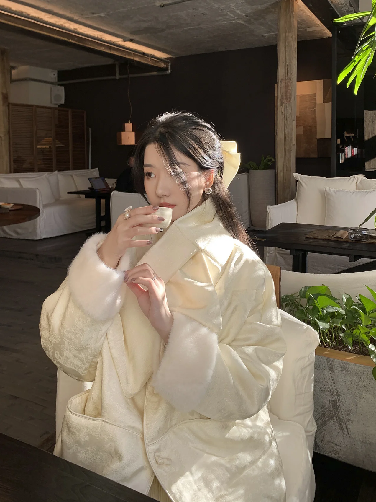 

Middletone New Chinese Sle National Trend Embroidered Cotton Jaet Women's Mid-Length Coat with Scarf Straight Tube Sve