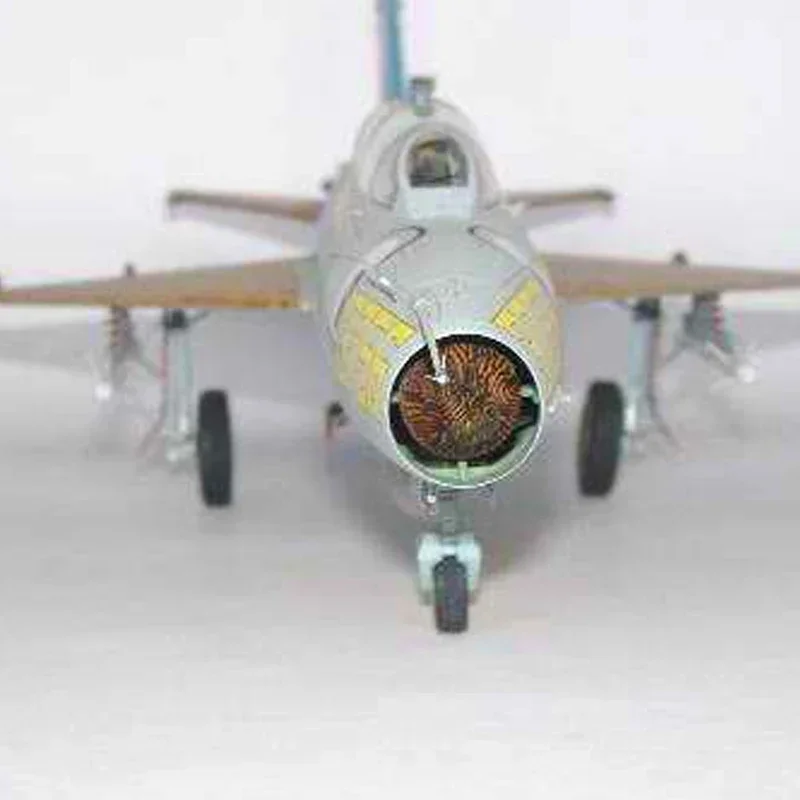 トランペッター プラスチック組み立て航空機モデルキット 02219 ソビエト MiG-21A 2 人乗り戦闘機 1/72 スケール