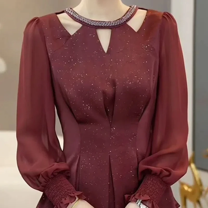 

Разработанная тонкая сверкающая полая легкая роскошная рубашка с круглым вырезом, женская осенняя новая повседневная и универсальная тонкая рубашка с длинными рукавами