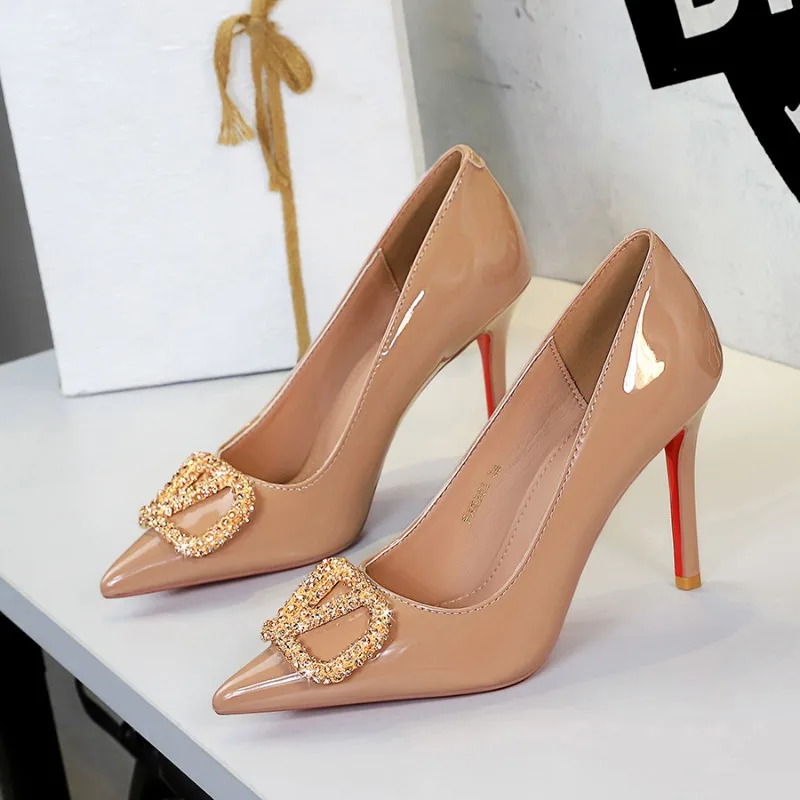 الفرنسية عالية الكعب المرأة الفم الضحلة الأزياء تنوعا حجر الراين مشبك معدني كعب رقيقة وأشار براءات الاختراع والجلود الأحذية