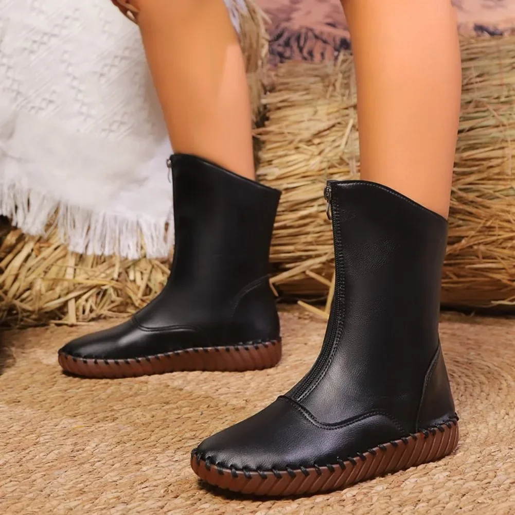 Botas de media caña de cuero sintético de estilo vintage para mujer, ideales para el invierno, con forro de felpa gruesa y cálida, cierre con cremallera, tacón plano, en color beige y negro.