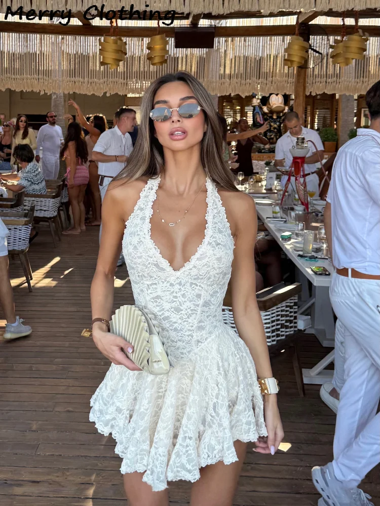 Vestido Feminino Curto de Verão com Decote V, Alças Halter, Renda, Cintura Marcada, Modelo Evasê, Sem Costas e Sem Mangas