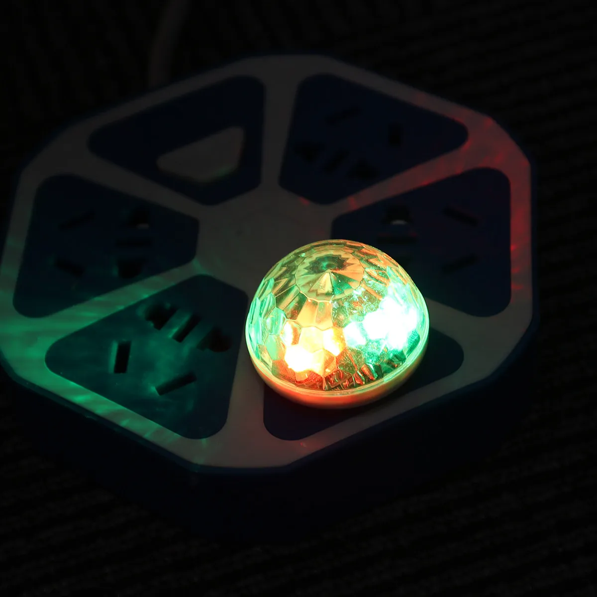 

Портативный USB-мини-диско-светильник с RGB LED-шаром, активируемым звуком, для дома, бара, клуба, вечеринки, сценического декора, освещения, дискотечных световых эффектов