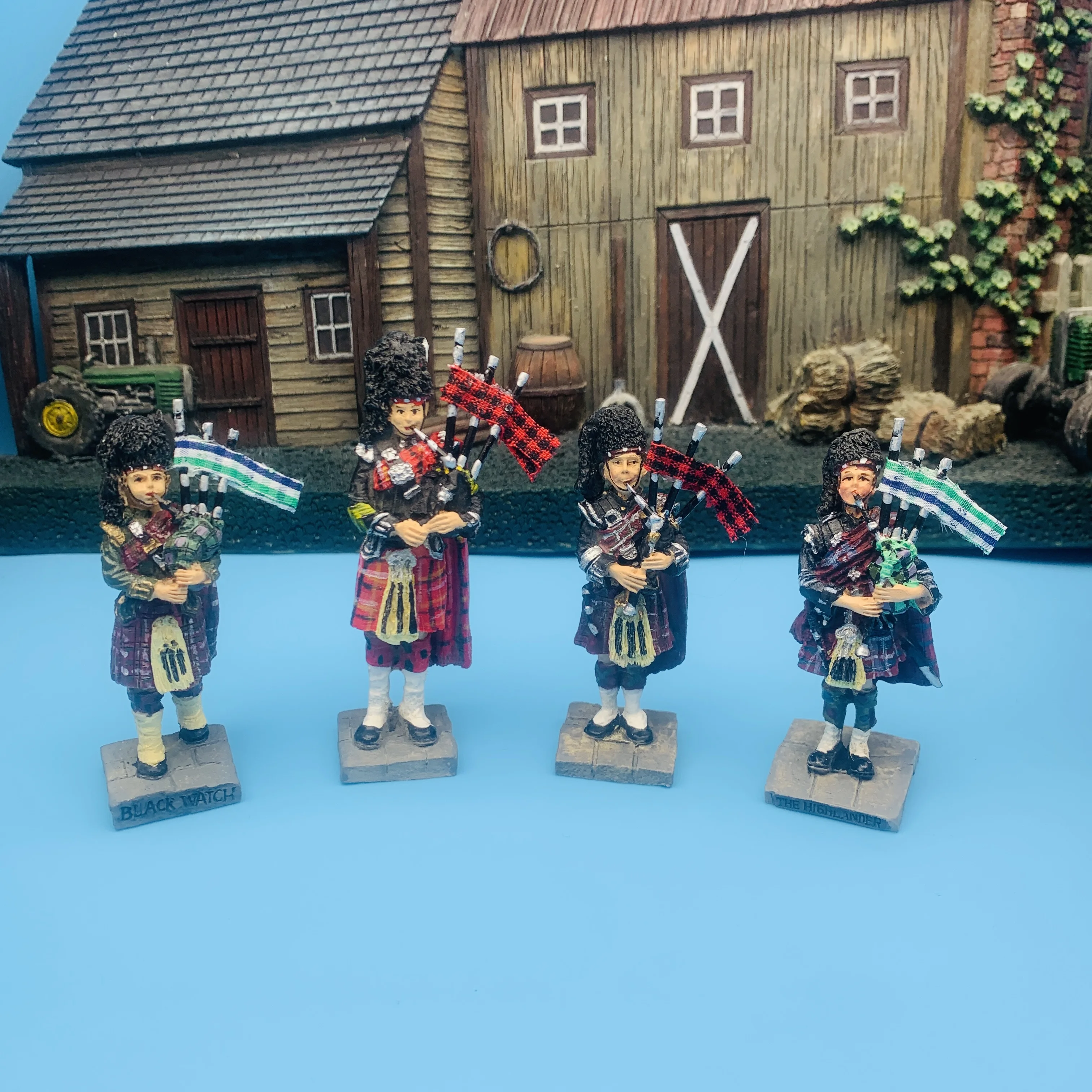 

UK England Scottish bagpiper Miniature Statues Mini Figures Sand Table DIY Decoration Articles Handicraft Gifts Desk Sculpture