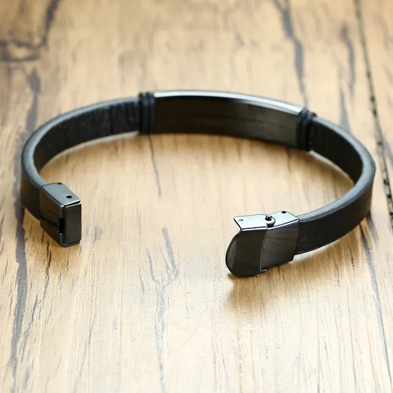 Maßgeschneiderte Text-Armbänder aus schwarzem Leder mit graviertem Logo und Namen, Edelstahlarmband für Damen und Herren, Großhandelsmenge – Detail 7