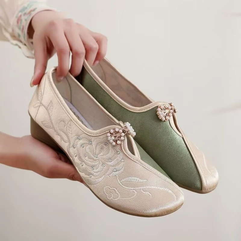 

Women Shallow Low Heel Embroidered Shoes Spring Autumn New Round Toe Slip On Ethnic Style Cheongsam Shoes Retro Nude Shoes