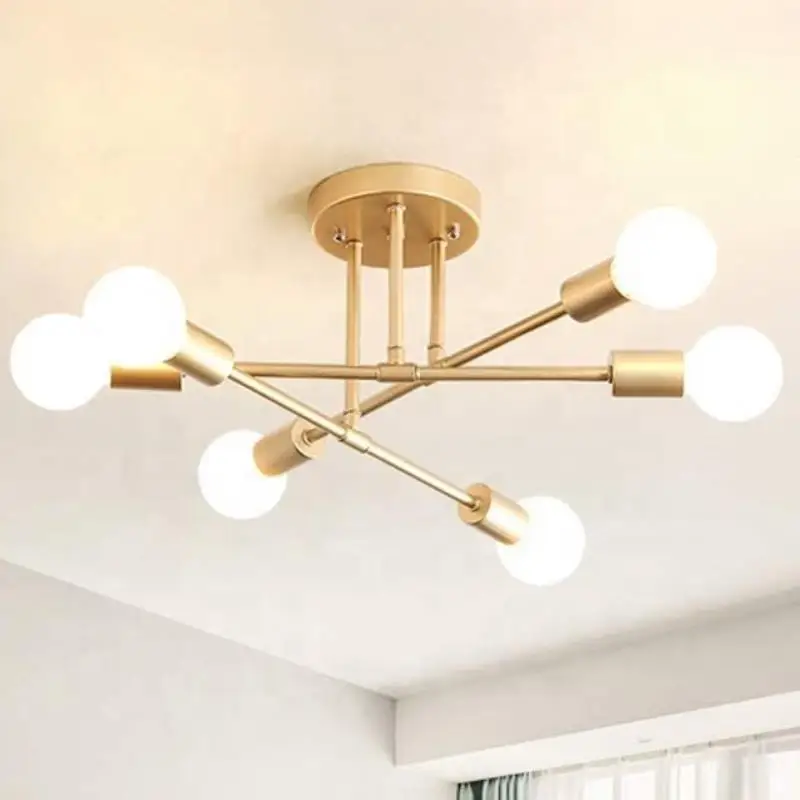 Lustre retro do estilo dourado, candelabro do ferro, lâmpada do teto do ferro forjado, iluminação simples do quarto, decoração da sala de estar