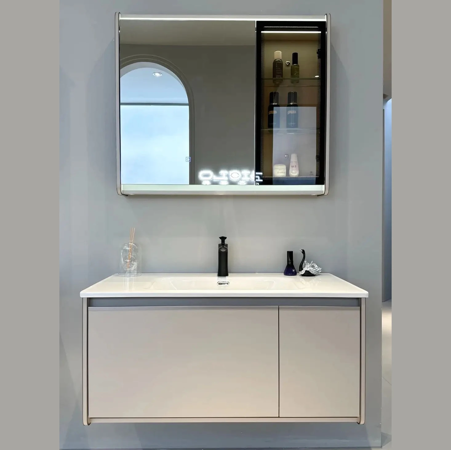 High-end Modern Wooden Wall Hung Bathroom Furniture With Basin Sink Sets Bathroom Cabinet With Intelligent Luminous Mirror