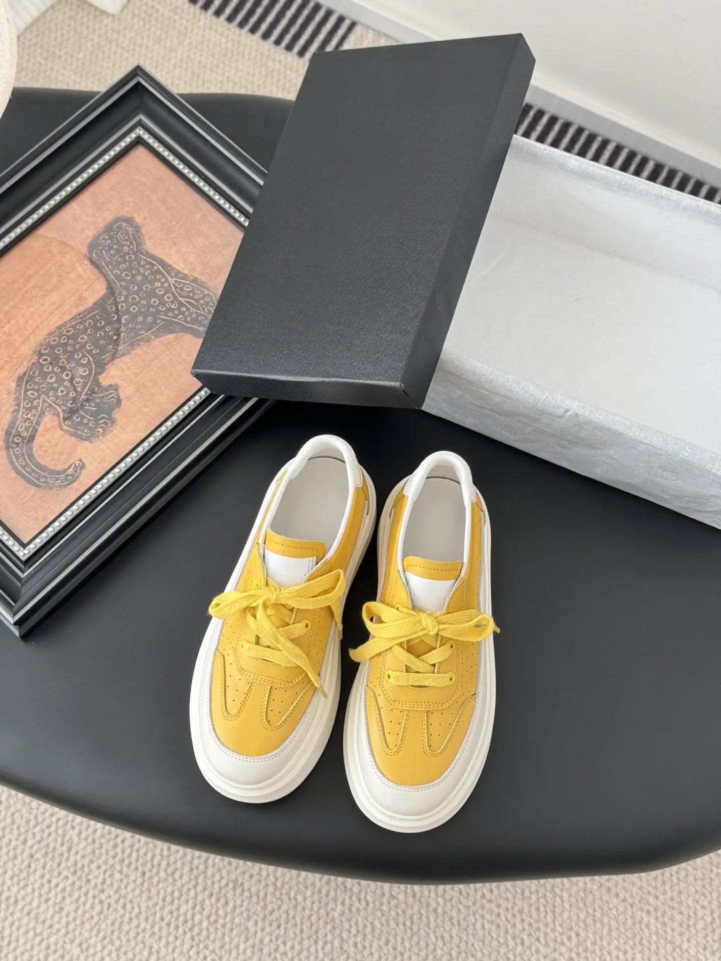 Youth Trend Unisex Skateboard Sneakers Lace Up Casual Board Shoes Lightweight Non Slip Rubber Sole Comfort Footwear Men Women School Outdoor Walking Couple Shoes