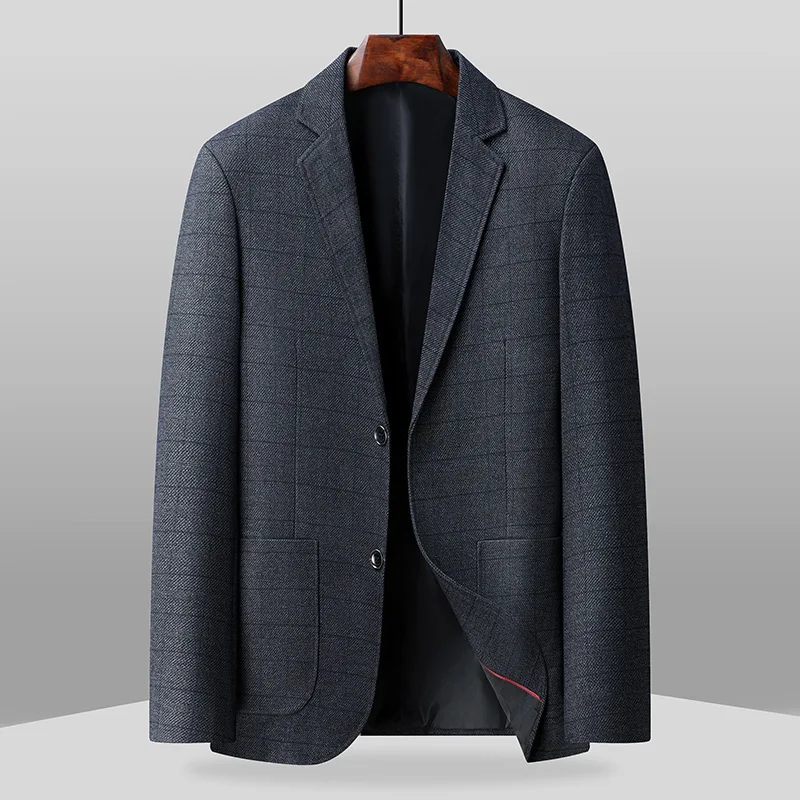 The new striped business casual fashion classic blazer with pockets is suitable for daily wear for men.