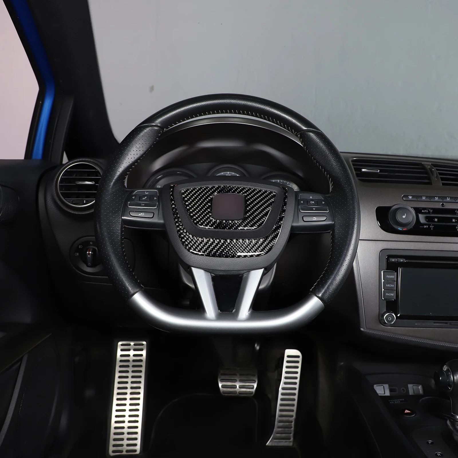 

2PC Soft Carbon Fiber Car Steering Wheel Frame Panel Trim Sticker For Seat Leon León Mk2 1P 2008-2012 Car Decorative Accessories