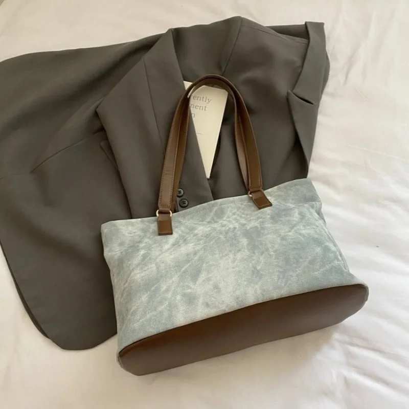 

Luxury Women's Crossbody Handbag Crafted From Premium Leather Showing Paris Style And Popular Vintage Look​