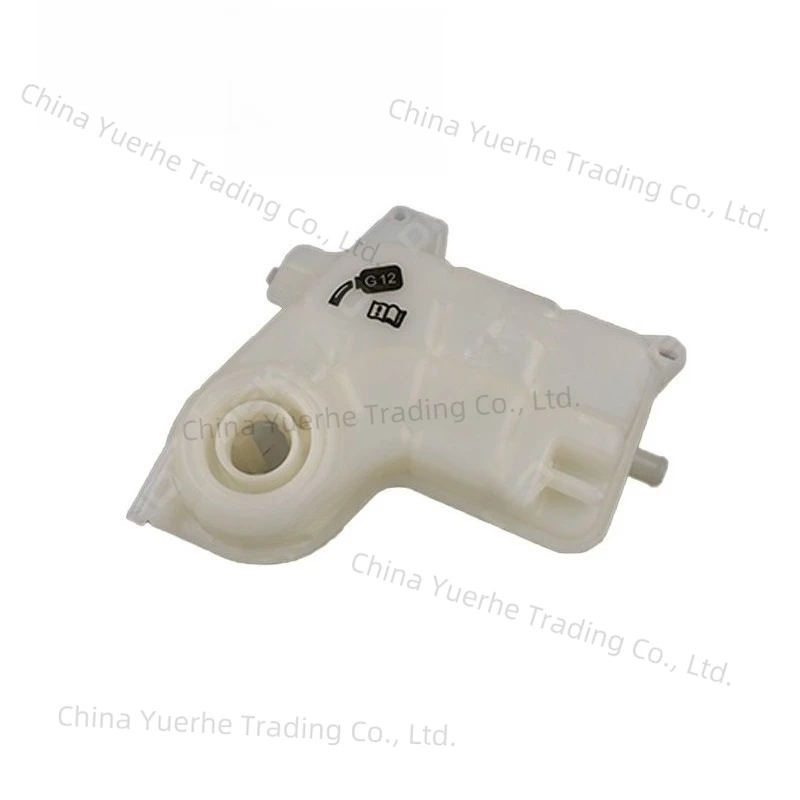 

Applicable to Audi A4B6B7 3.0 water tank coolant auxiliary water pot 8E0121403A
