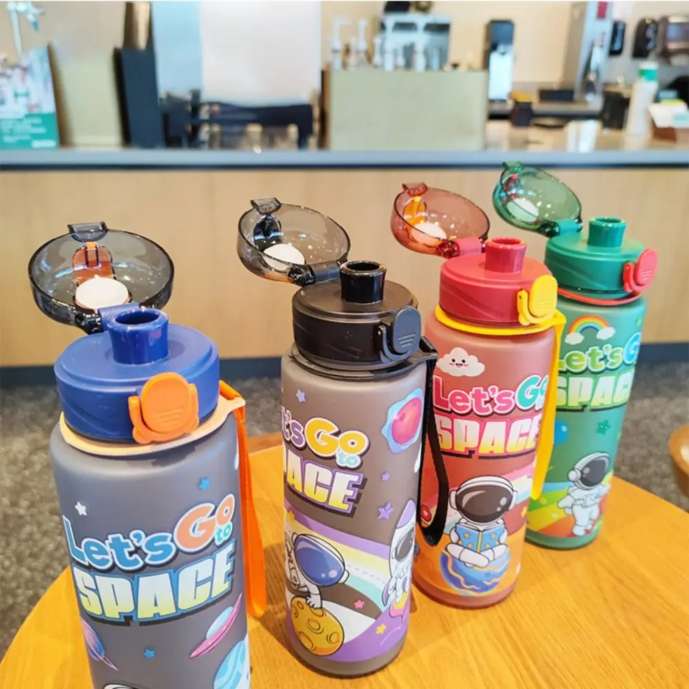 High Quality 700ML Astronaut Space Cup Cartoon Seal Sippy Cup Plastic With Latch Student Water Cup Outdoor Sports