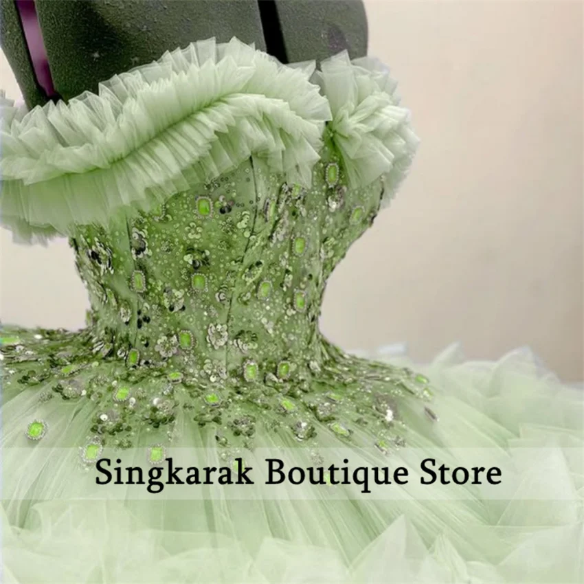 Saliegroen Adembenemend Ruches Quinceanera Jurk voor Meisje Tule Strass Hof Trein Gewaad Quinceanera Rouge Aangepast