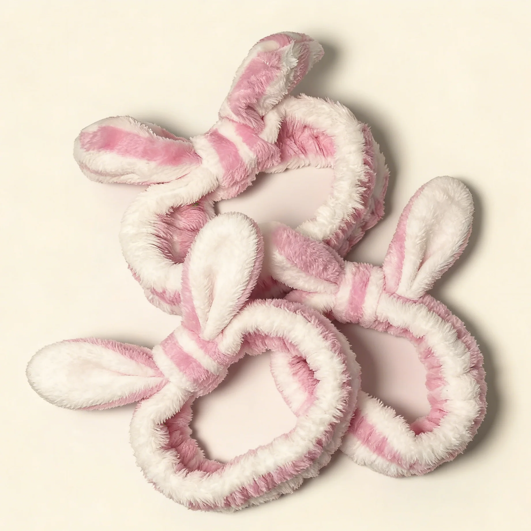 1 piece of butterfly-shaped finishing headband for securing hair during washing and makeup application.