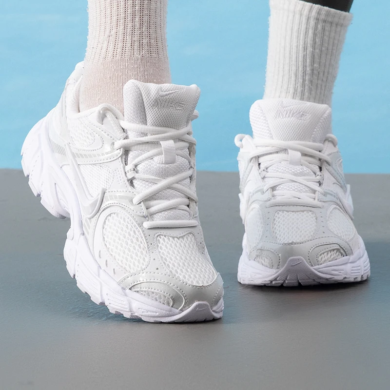 

Женские кроссовки Nike V5 RNR в стиле ретро, ​​дышащие, спортивные, повседневные, легкие, с мягкой подкладкой, HQ7901101