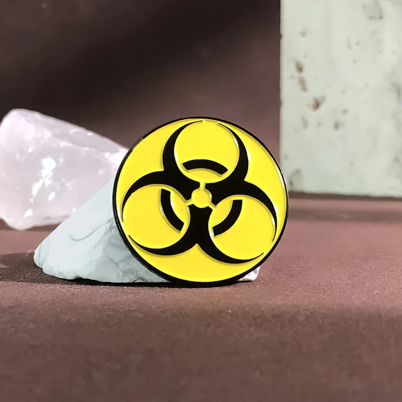 جولة بروش الإشعاع خطر تسجيل شارة معدنية الملحقات الصغيرة بالجملة حقيبة دبابيس وشارات دبابيس للملابس غطاء دبوس