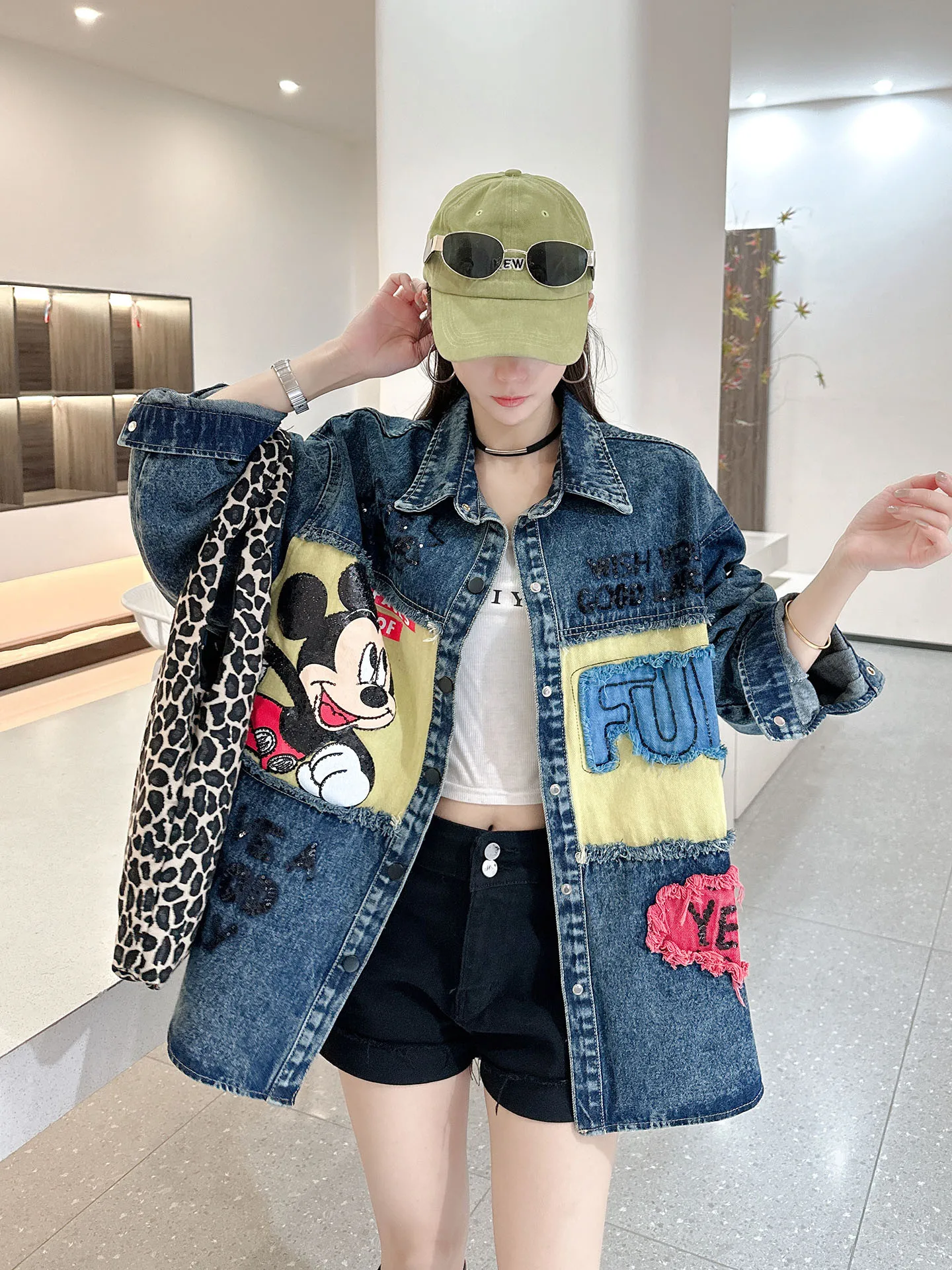 

Блестящая джинсовая рубашка с богатой отделкой, женская, свободного кроя, из хлопка, с длинным рукавом, с мультяшным дизайном, антивозрастная, осенняя мода