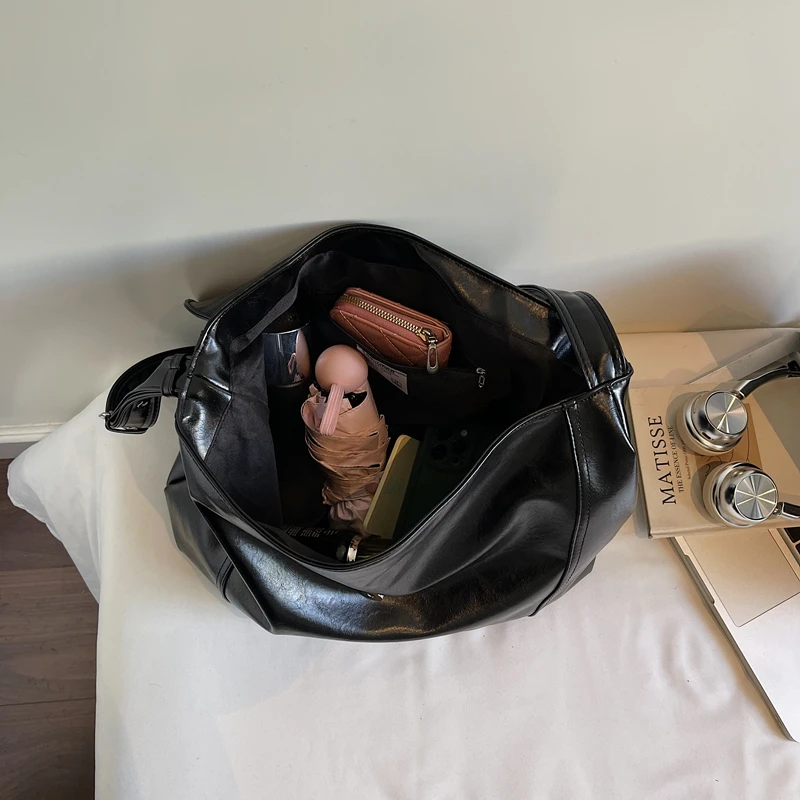 حقيبة ذات سعة كبيرة بتصميم مريح 2025 حقيبة كتف كروس متعددة الاستخدامات جديدة للتنقل اليومي حقيبة حمل جلدية ناعمة 3083JY