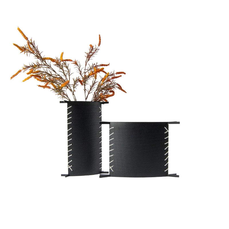 

Creative black metal flower utensils high-end flower arrangement modern light luxury Italian minimalist living room home vase