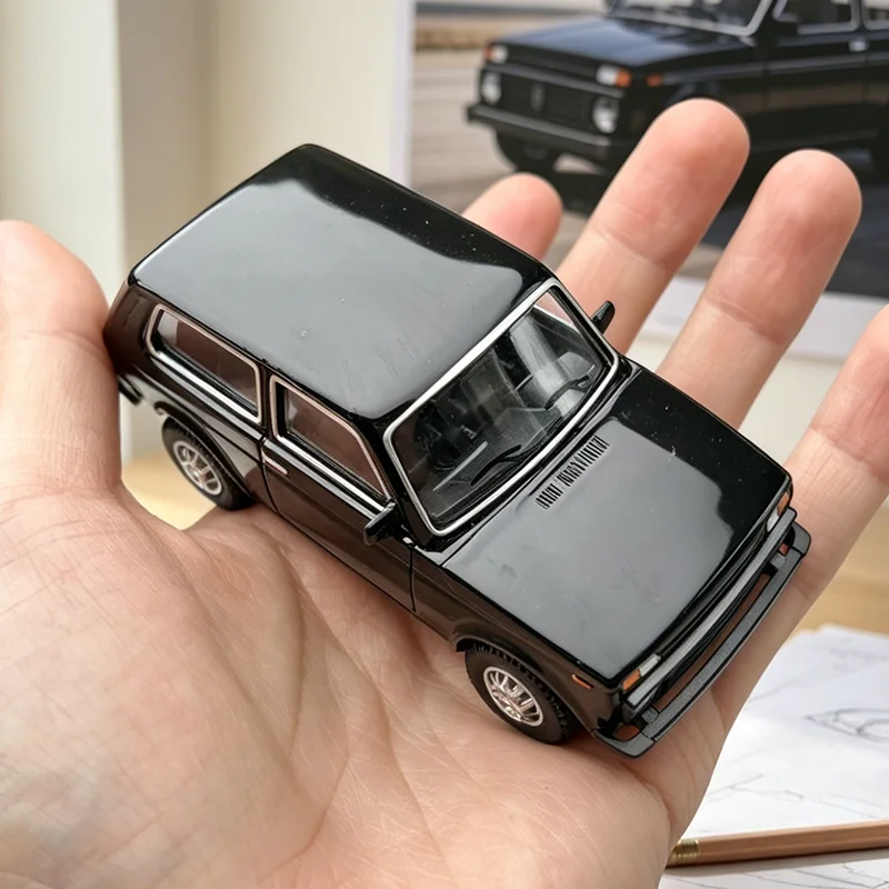 Modelo de Carro Retro Russo 1/43, Metal Fundido, Carro Compacto e Exquisito, Belo Item de Coleção, Decoração para Casa.