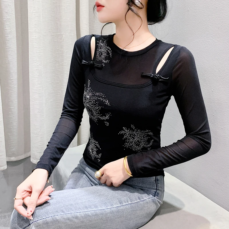 2024 New European Clothes Fall T-Shirt Chic Sexy O-Neck Hollow Disc Buckle Shiny Diamonds Women Tops Long Sleeve Drill Tees 4903