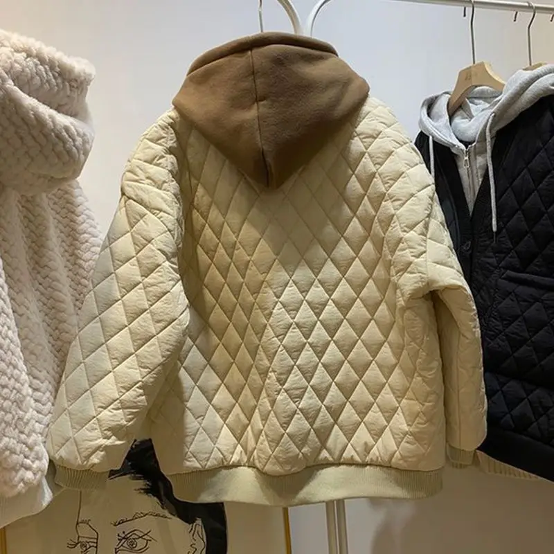 Neue farb blockierte einreihige Diamantgitter-Baumwoll jacke mit Kapuze und Reiß verschluss für Frauen