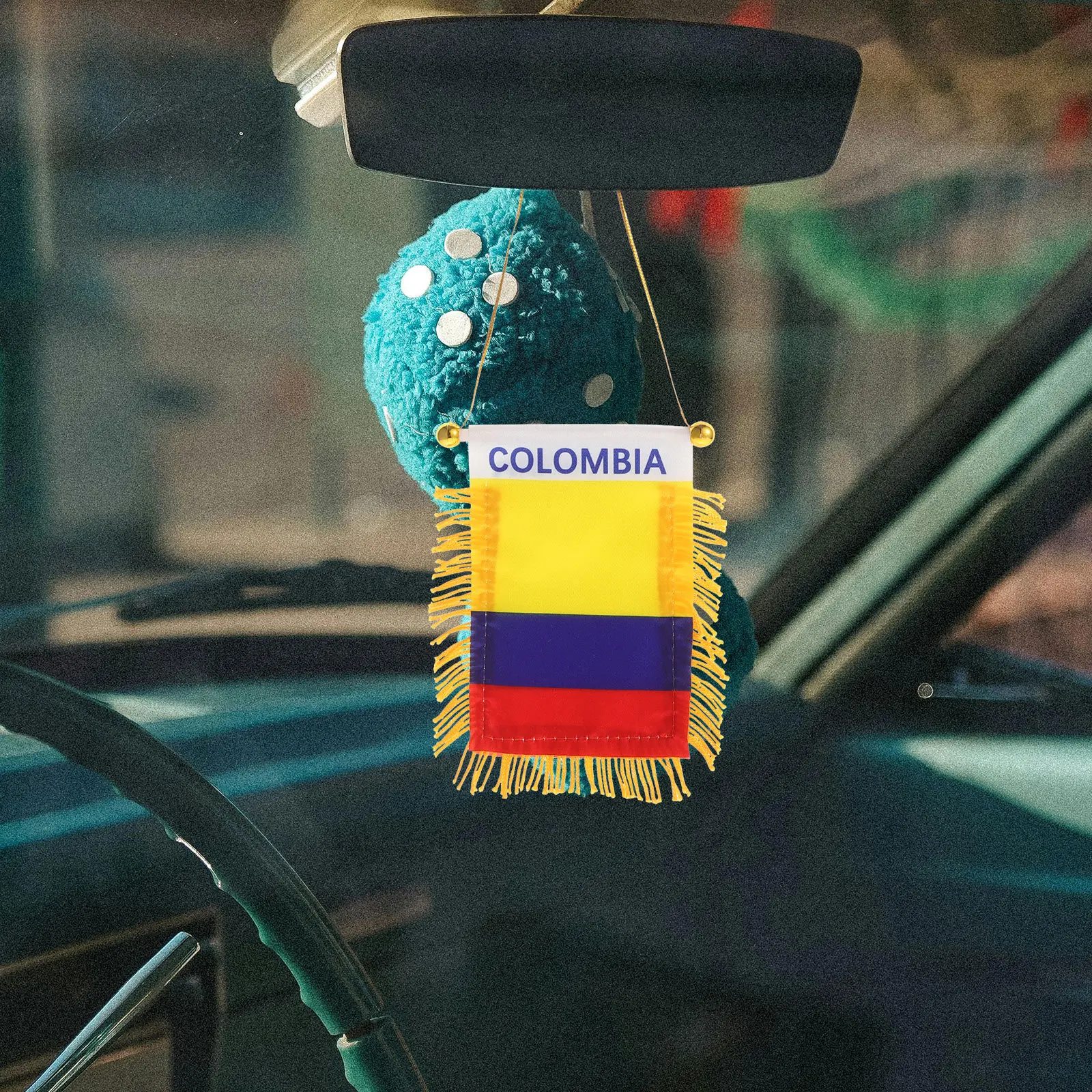 旗吊り飾り 車のミラーチャーム エレガントで耐久性があり、色あせしにくい、簡単な取り付け、バックミラーの装飾