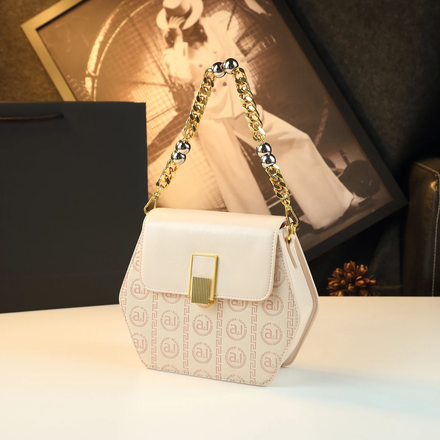 Interior Design Elegant - Geometric Hexagon Handbag French Retro Flap