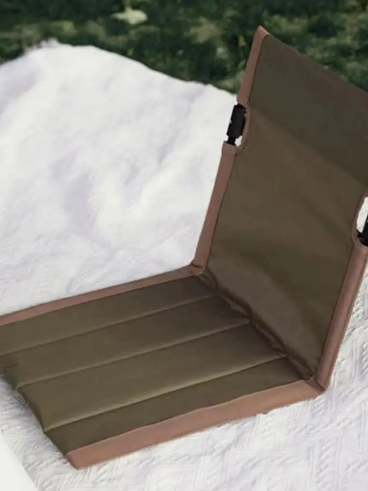 Ultraleichter Klappstuhl für Strandcamping und Roadtrips - aus robustem Aluminium für Tragbarkeit und Komfort.