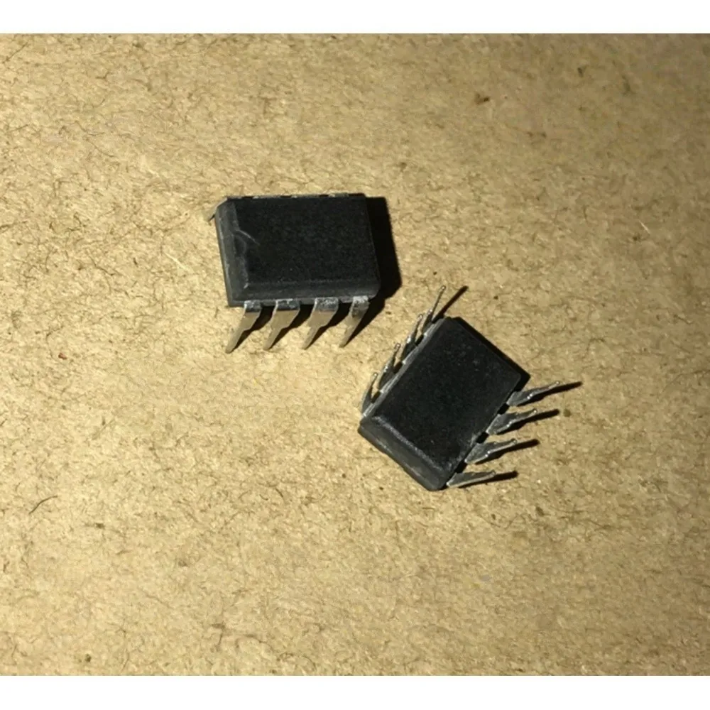 5pcs/lot UCC37323P UCC37323 24C512 AT24C512-10PI-2.7 24LC512-I/P 24LC512 25Q16BVAIG W25Q16BVAIG DIP-8