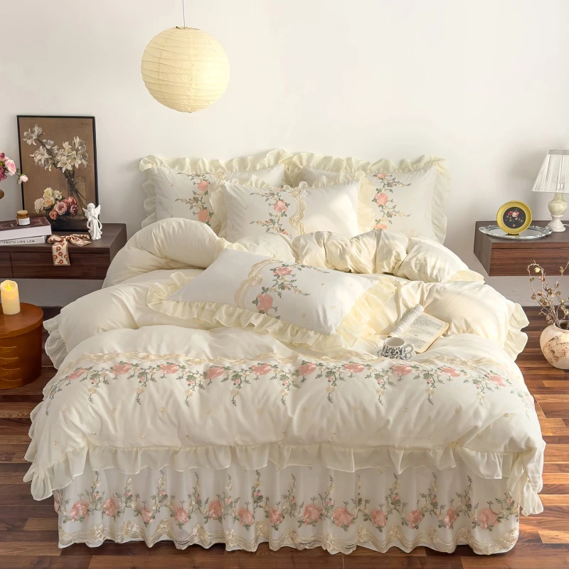 3Pcs Cream Rose Embroidery Lace Edge Bedding Set (1 Duvet cover+2 Pillowcases Without Insert ) Soft Breathable Duvet Cover Set,