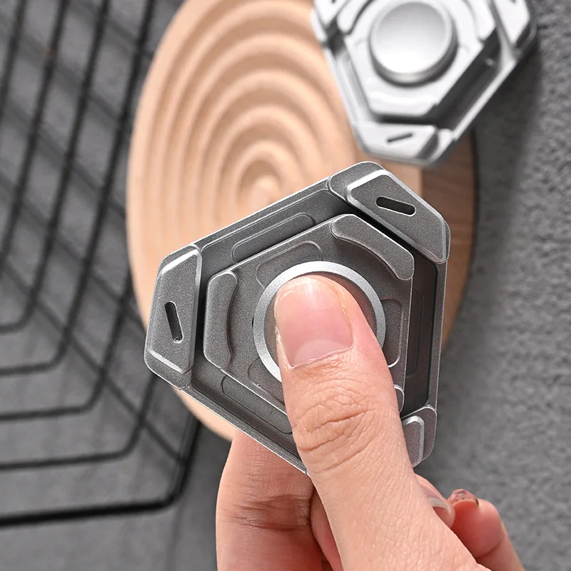 亜鉛合金フィジェットスピナー磁気プッシュカード金属 EDC ストレスリリーフおもちゃこまのヒントジャイロスコープ緩和抗ストレス