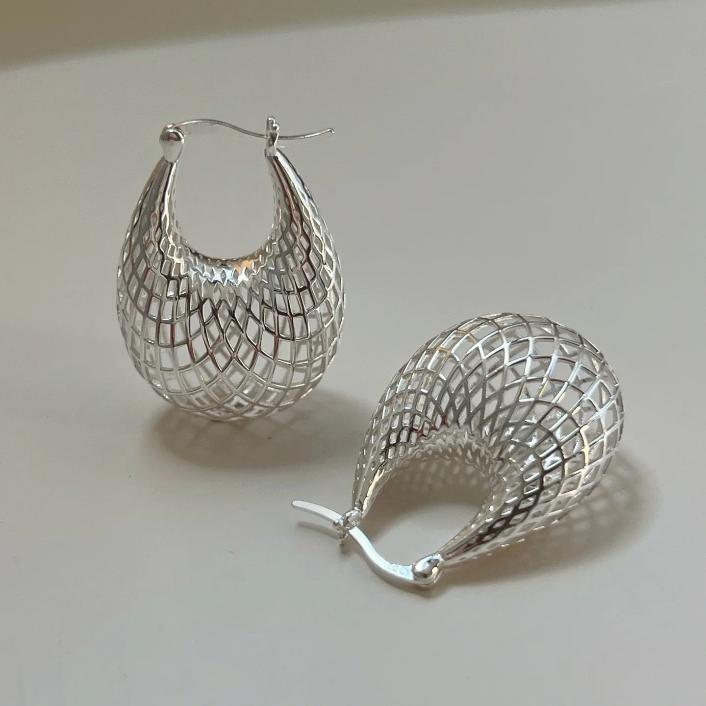 Kolczyki ze srebra próby 925 w stylu vintage dla kobiet, modne, proste, duże kolczyki w kształcie sieci, biżuteria antyalergiczna, akcesoria na imprezę.