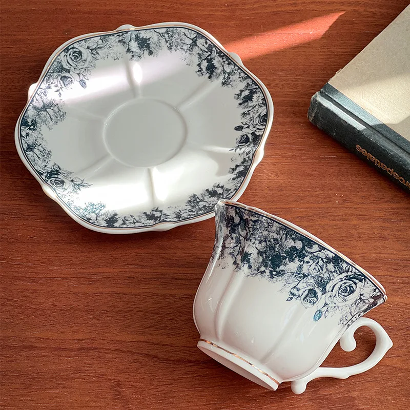 Mugs Light Luxury French Floral Afternoon Tea Cup Plate Ins Golden Edged Ceramic Mug Medieval niche Blue and White Coffee Cup