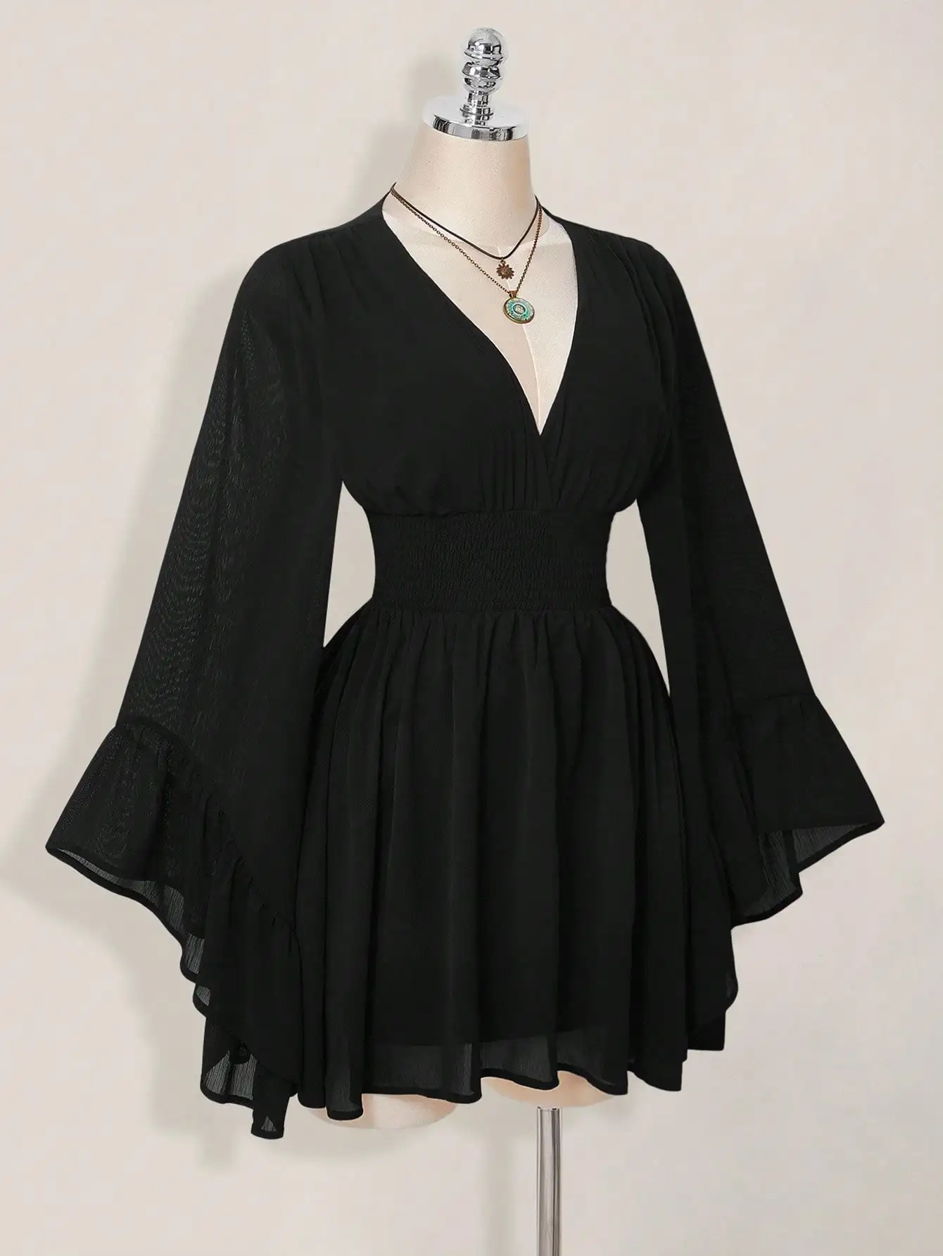 Robe courte noire à col en V pour femme, cintrée à la taille, avec manches cloche, en mousseline fluide, tenue automne-hiver