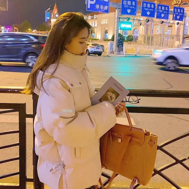 سترة قطن كبيرة جدًا 300 رطل للنساء لخريف وشتاء 2025 سترة دافئة جديدة فضفاضة وسميكة برباط