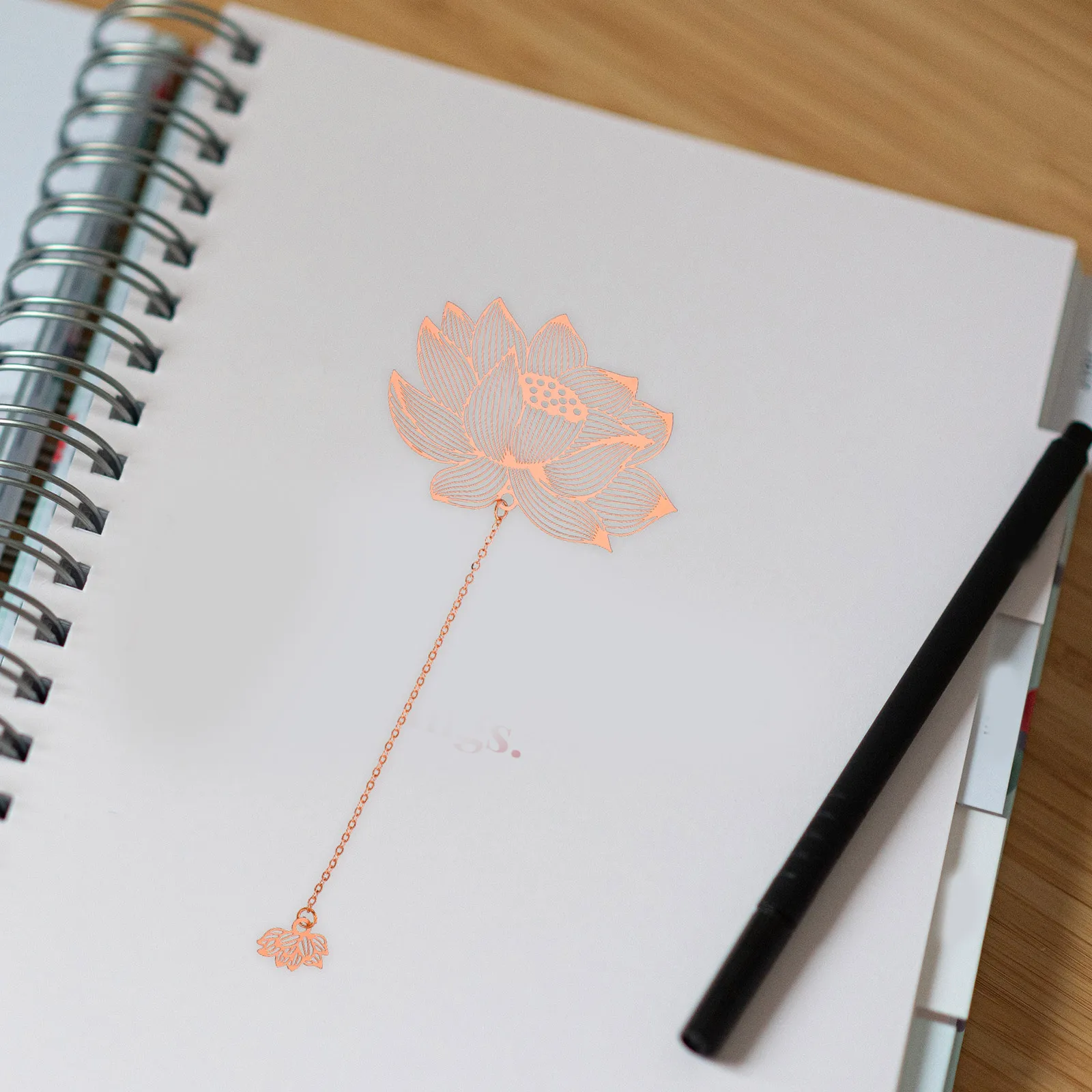 

Small Metal Flower Bookmark Elegant Stationery Accessory for Students Teachers Readers Metal Bookmarks