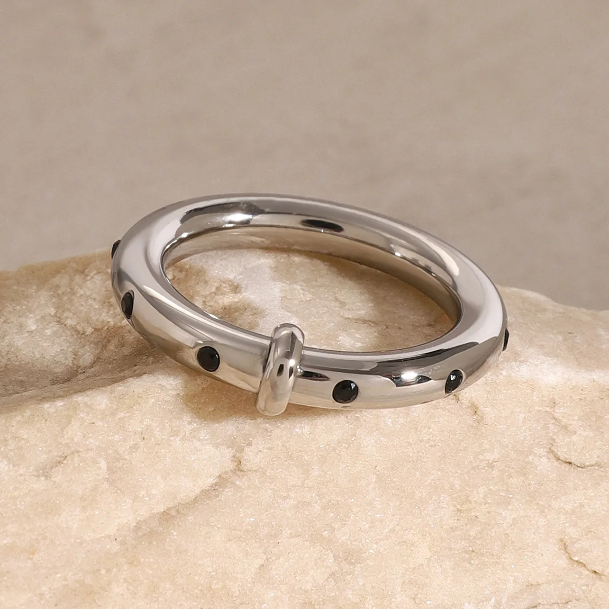 Stainless Steel Glossy Black Zircon Ring, Suitable for Neutral Waterproof Anti Allergic Jewelry Gift Party New Product